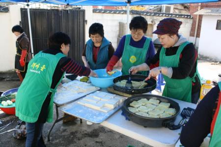 연무동 새마을부녀회&#44; 사랑의 반찬 나눠요